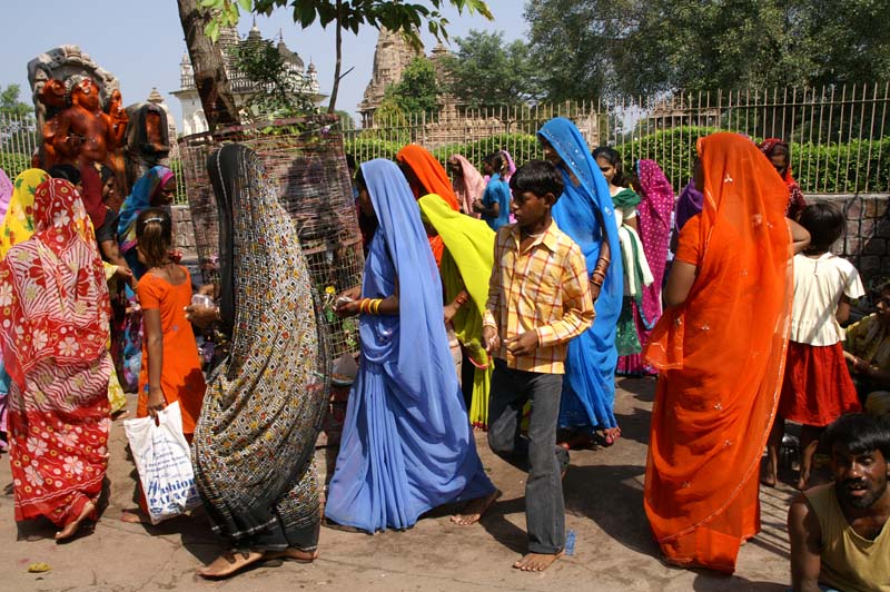 09-khajuraho-pelerins05