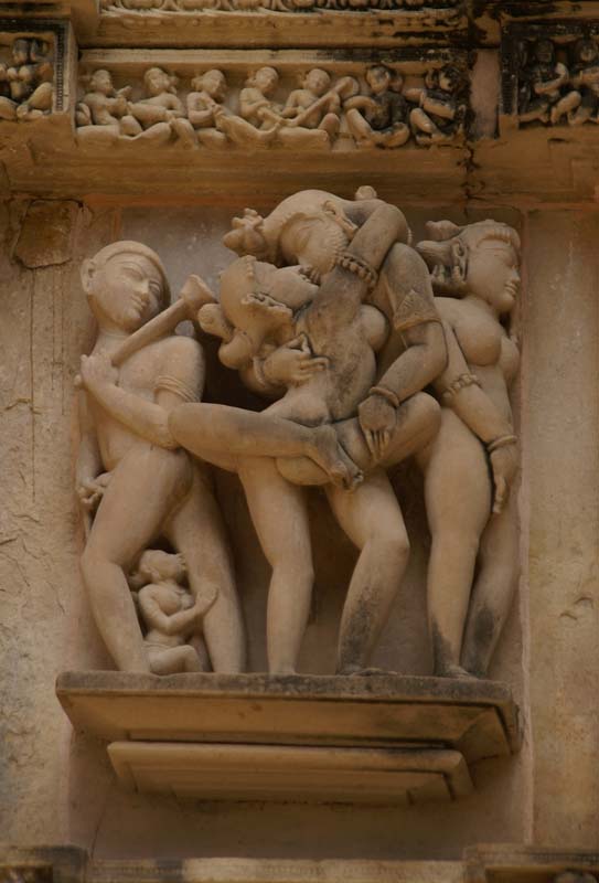 10-khajuraho-sculptures-02